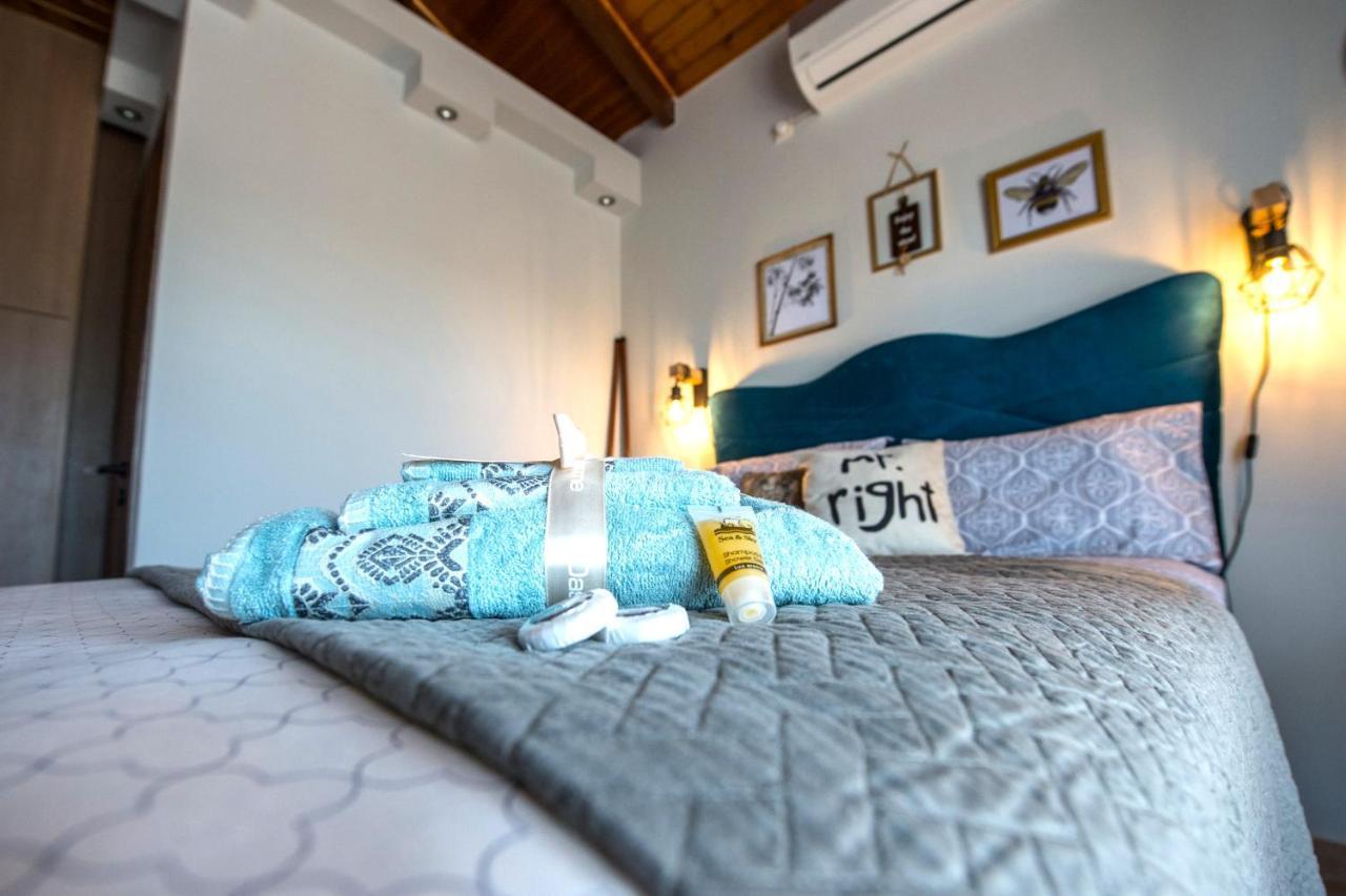 Salty Breeze Experience Vs Olive Flavor Sensation At Porto Cheliアパートメント エクステリア 写真